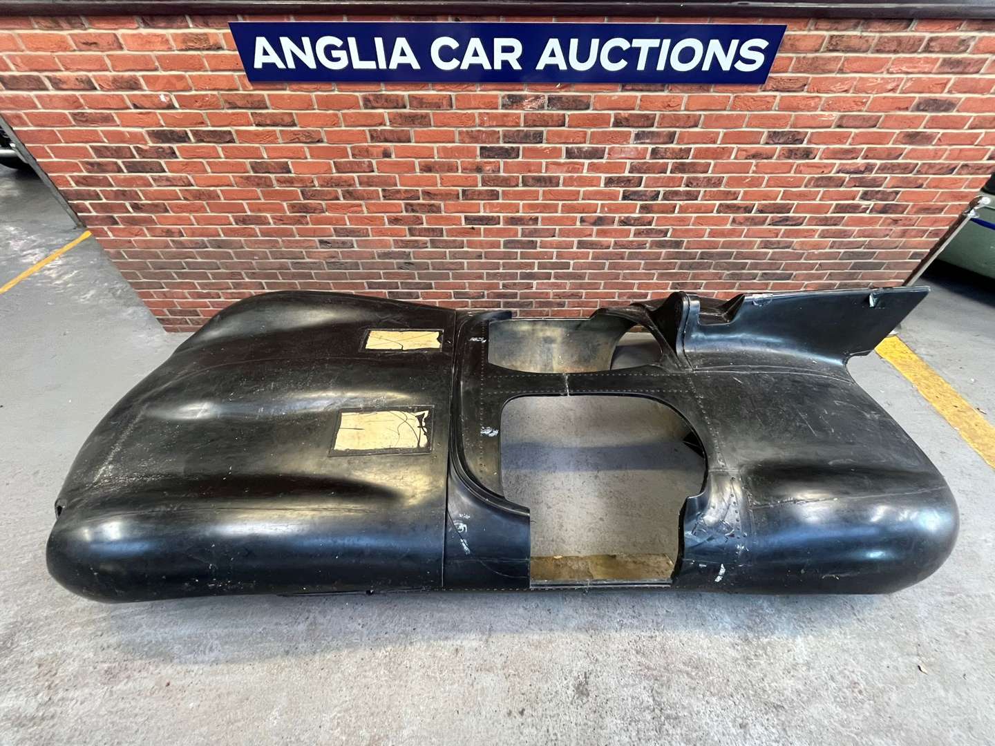 <p>TRIBUTE AUTOMOTIVE ‘D’ TYPE BODY SHELL REPLICA</p>