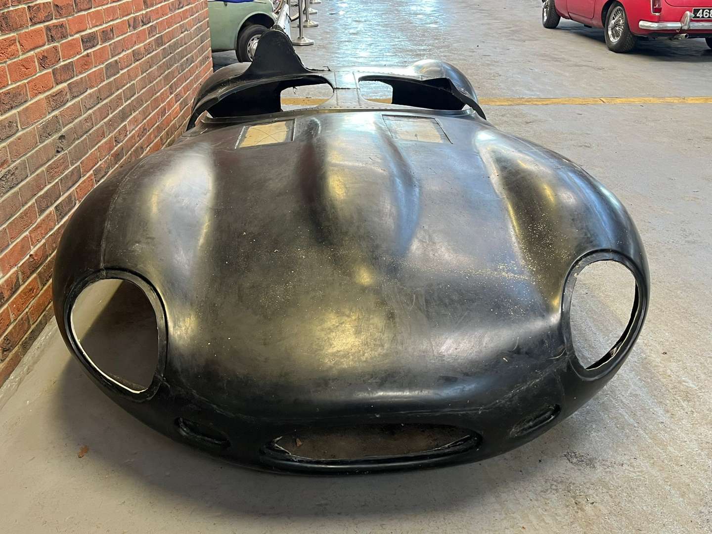 <p>TRIBUTE AUTOMOTIVE ‘D’ TYPE BODY SHELL REPLICA</p>