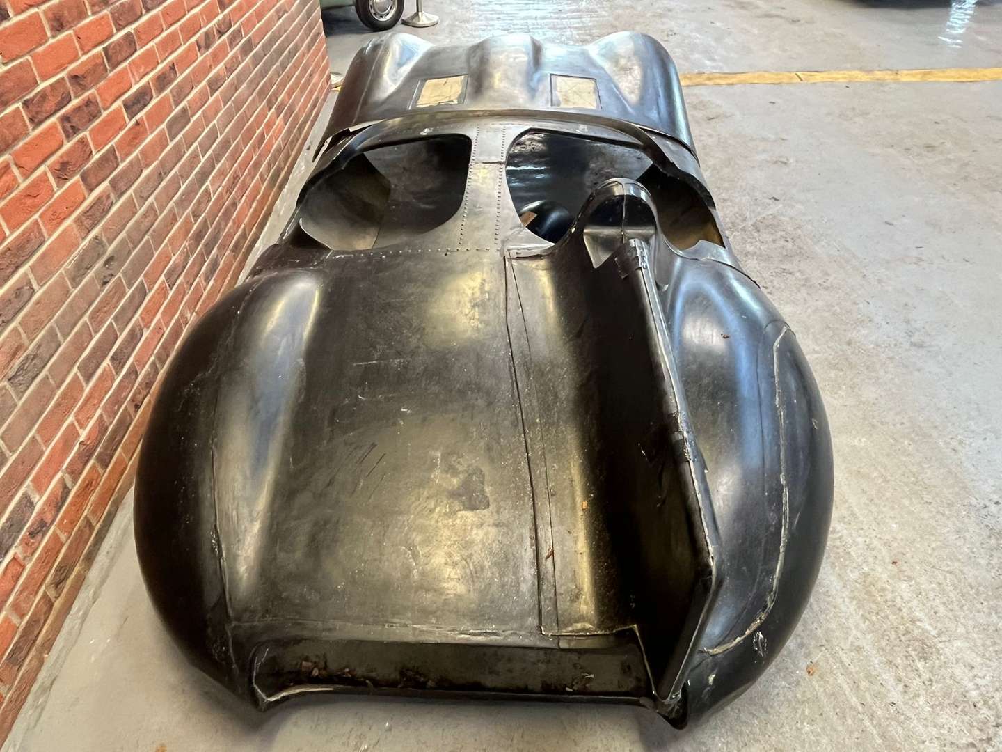 <p>TRIBUTE AUTOMOTIVE ‘D’ TYPE BODY SHELL REPLICA</p>