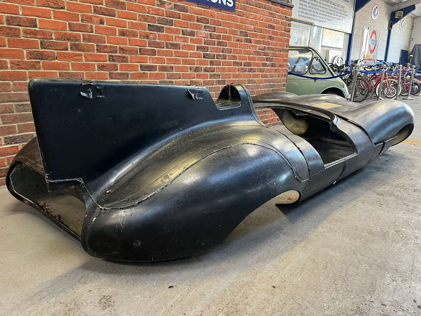 <p>TRIBUTE AUTOMOTIVE ‘D’ TYPE BODY SHELL REPLICA</p>