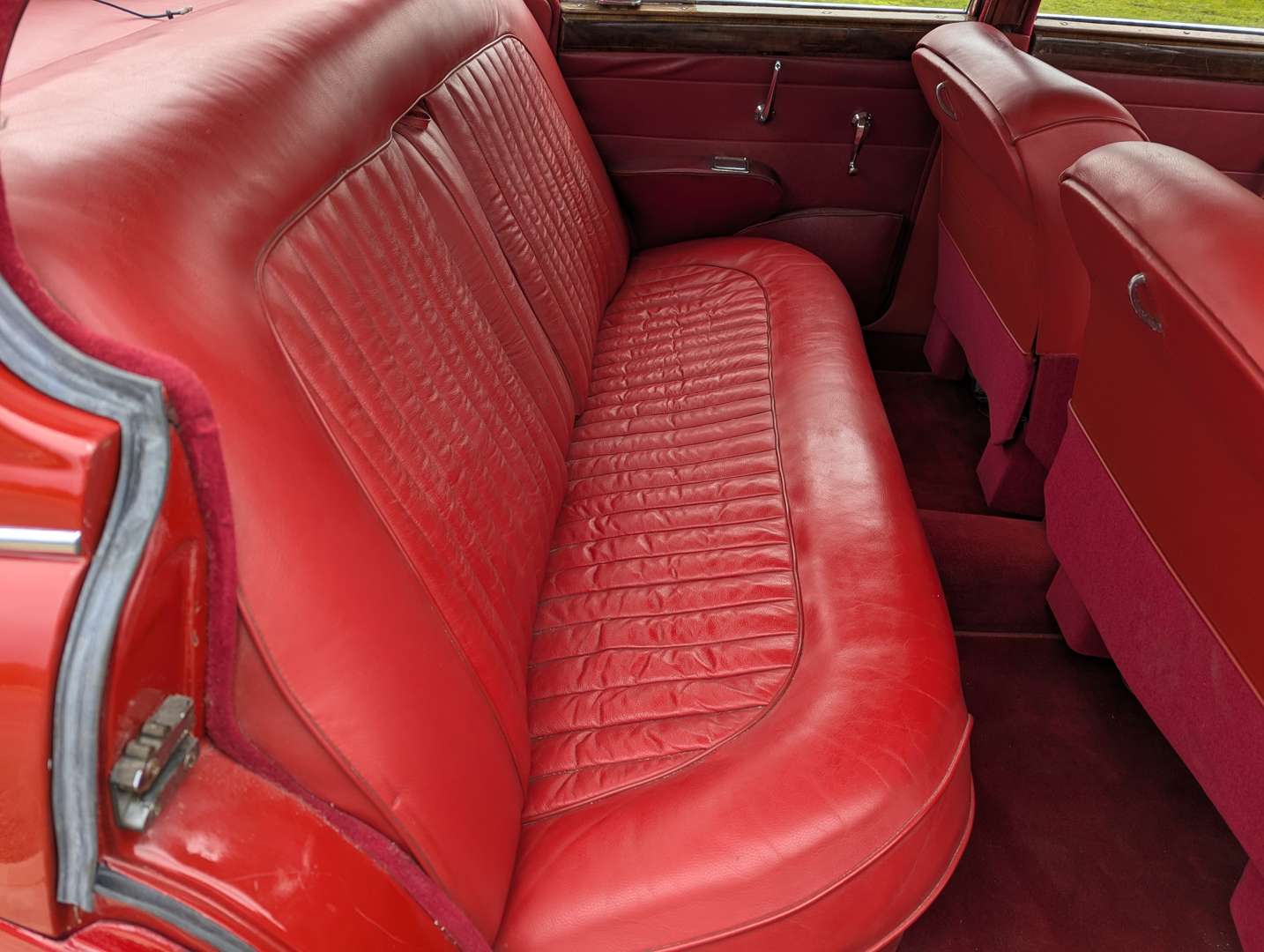 <p>1964 JAGUAR MKII 3.8</p>