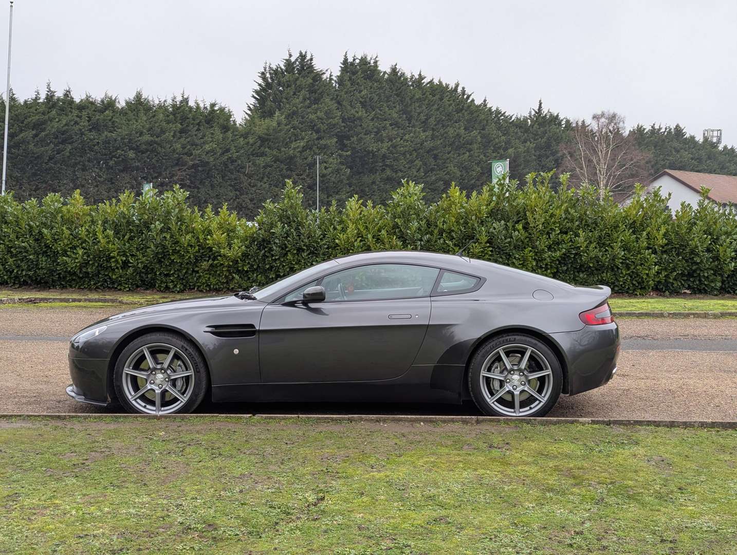 <p>2005 ASTON MARTIN VANTAGE V8</p>