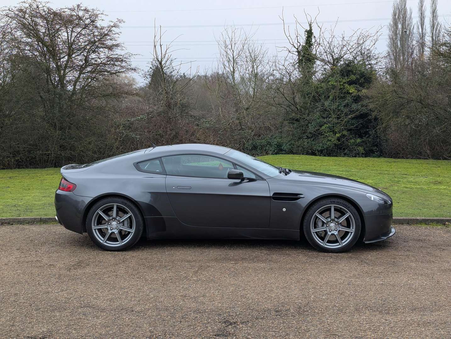 <p>2005 ASTON MARTIN VANTAGE V8</p>