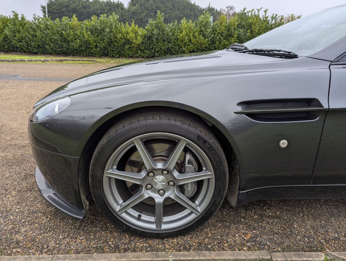 <p>2005 ASTON MARTIN VANTAGE V8</p>