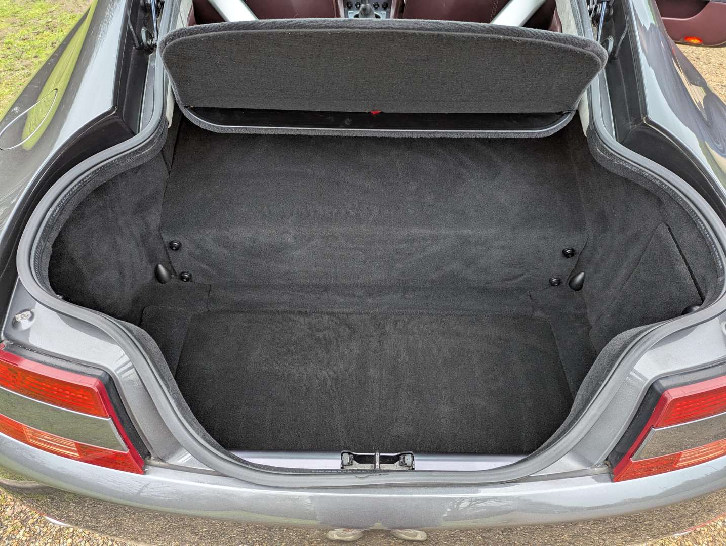 <p>2005 ASTON MARTIN VANTAGE V8</p>