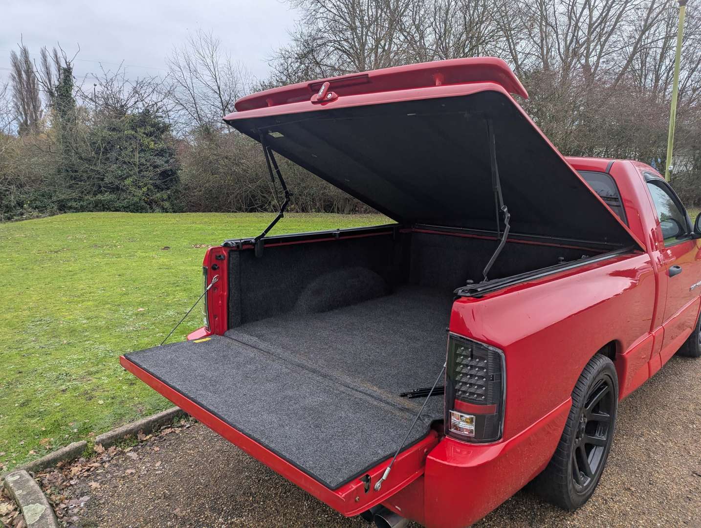 <p>2005 DODGE RAM SRT-10 LHD</p>