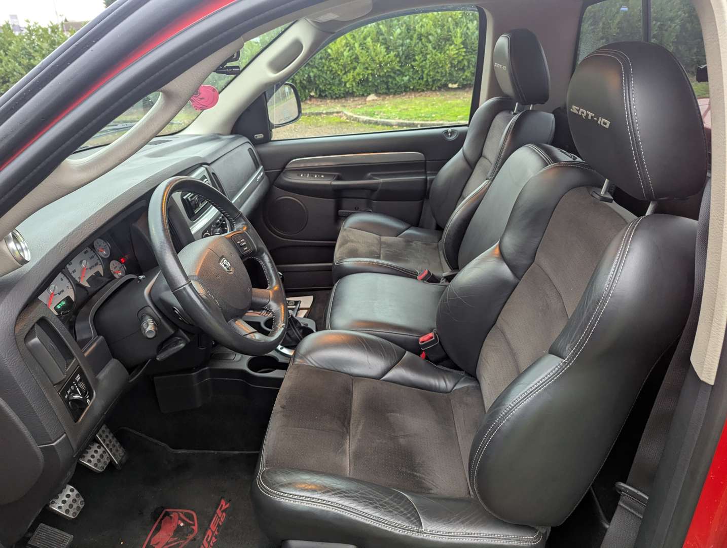 <p>2005 DODGE RAM SRT-10 LHD</p>