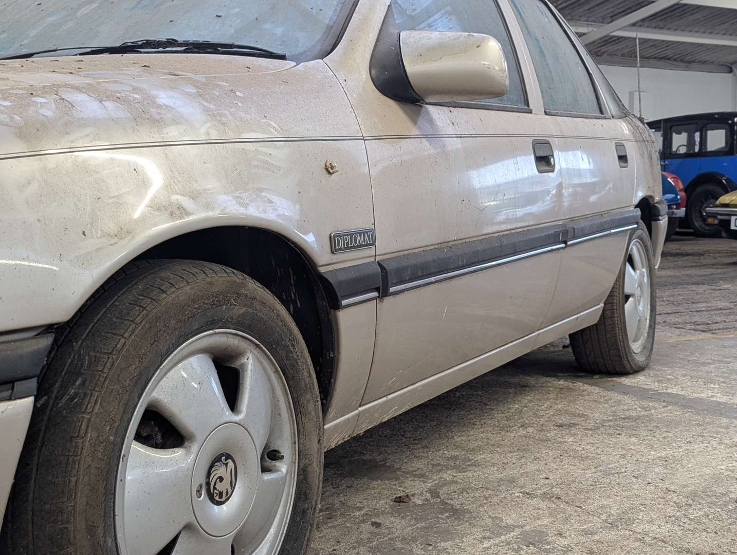 <p>1993 VAUXHALL CAVALIER DIPLOMAT AUTO</p>