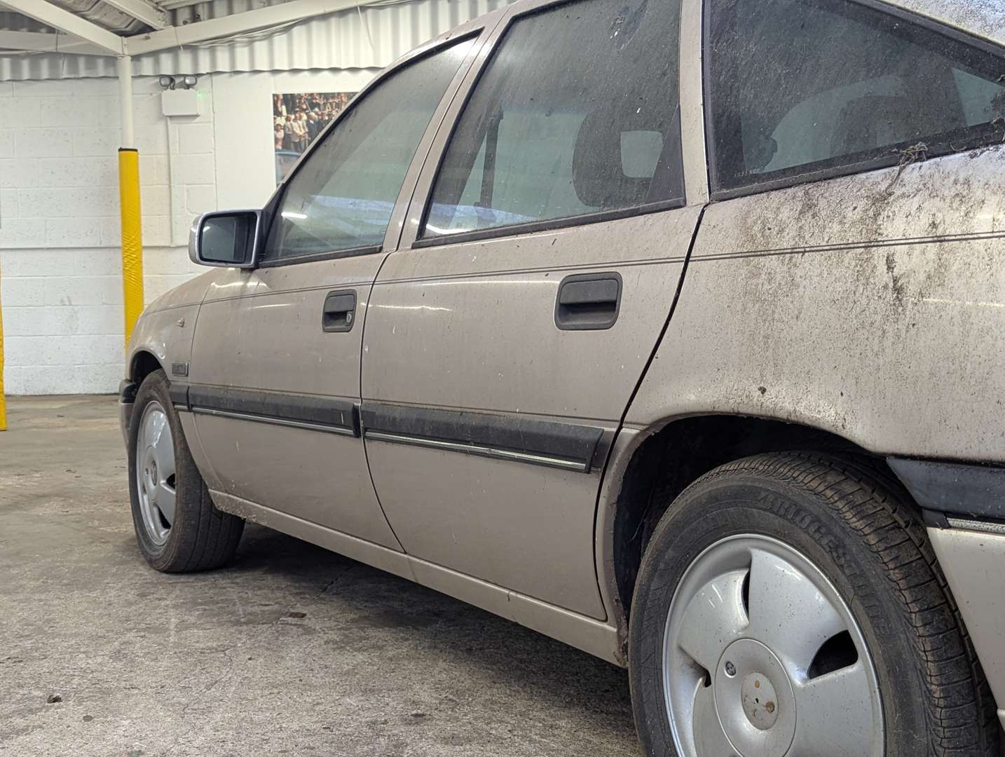 <p>1993 VAUXHALL CAVALIER DIPLOMAT AUTO</p>