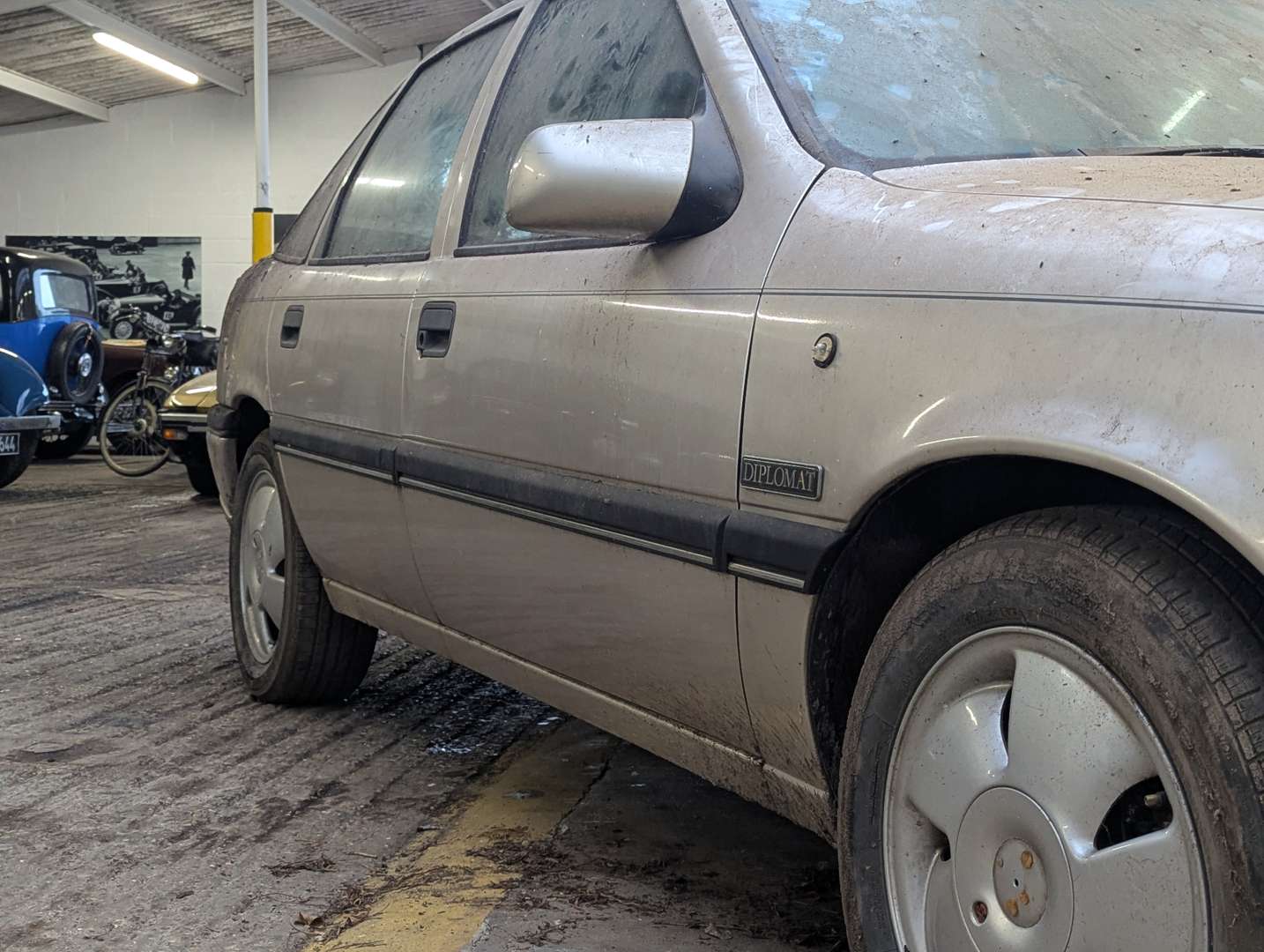 <p>1993 VAUXHALL CAVALIER DIPLOMAT AUTO</p>