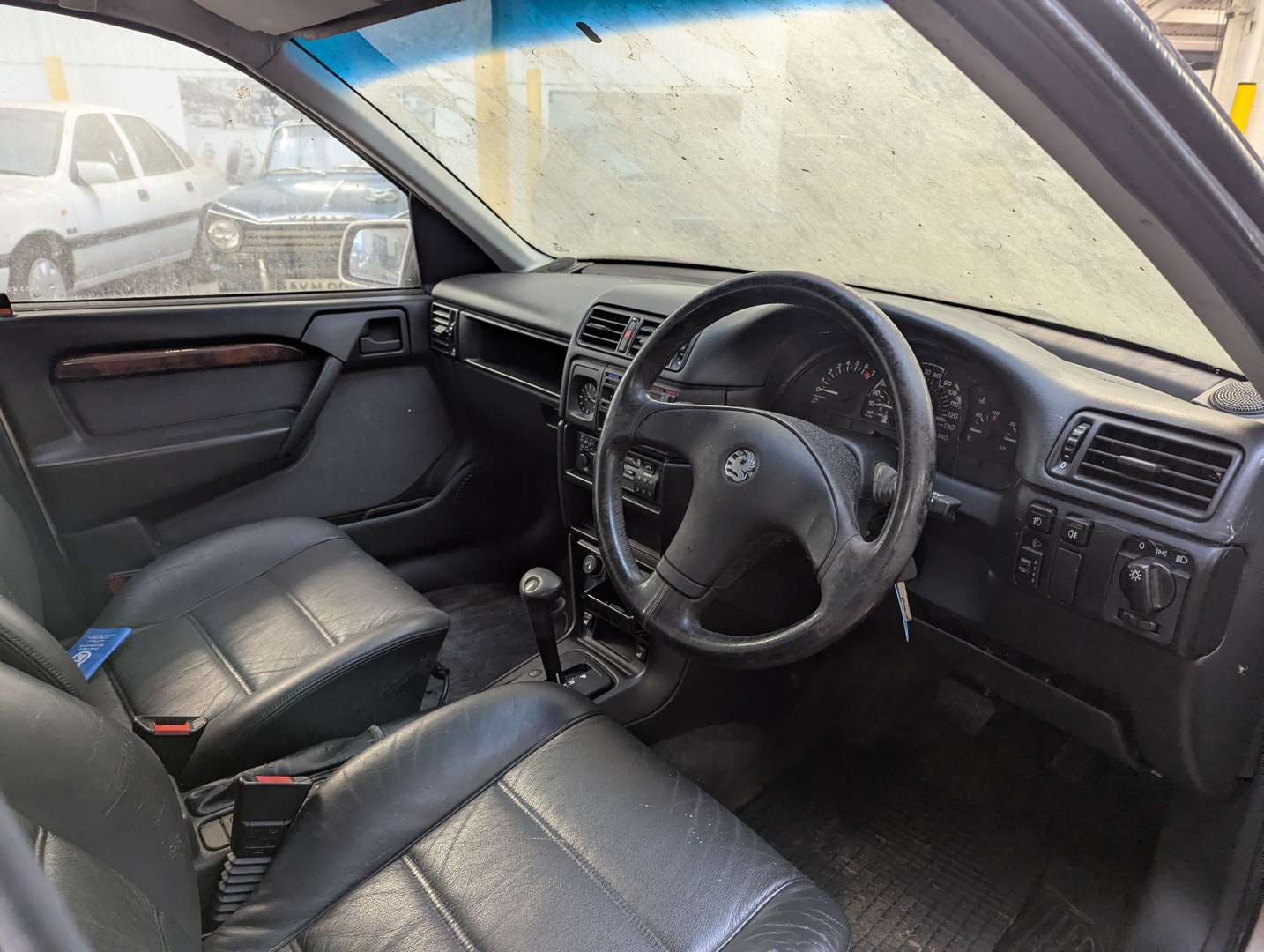 <p>1993 VAUXHALL CAVALIER DIPLOMAT AUTO</p>