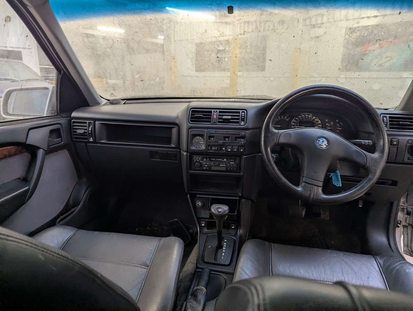 <p>1993 VAUXHALL CAVALIER DIPLOMAT AUTO</p>