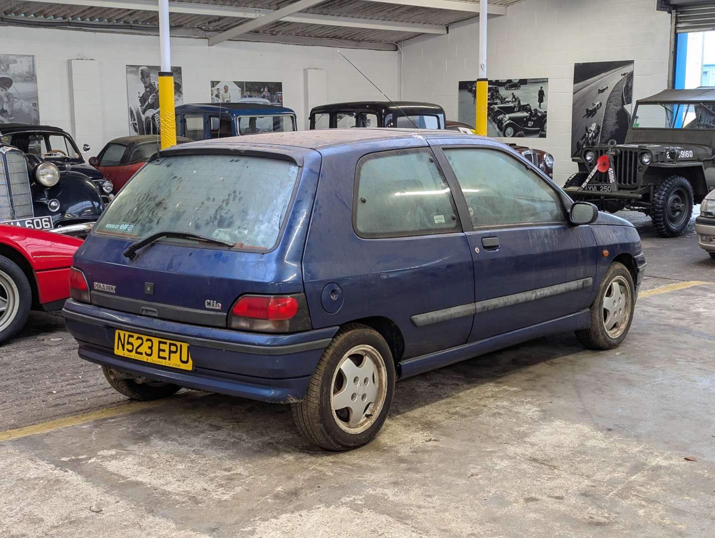 <p>1996 RENAULT CLIO RSI</p>