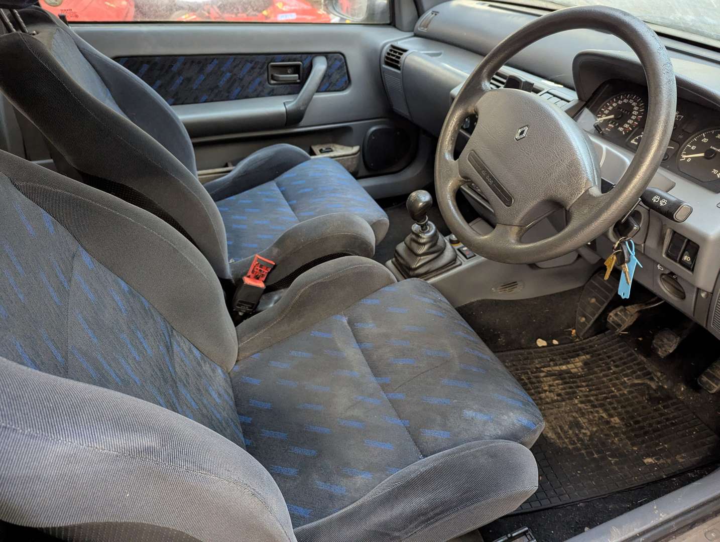 <p>1996 RENAULT CLIO RSI</p>