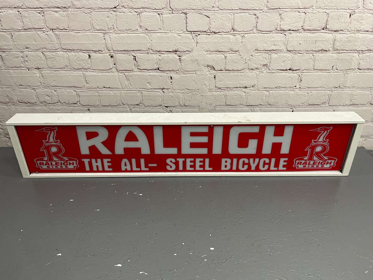 <p>Raleigh The All Steel Bicycle Illuminated Sign</p>