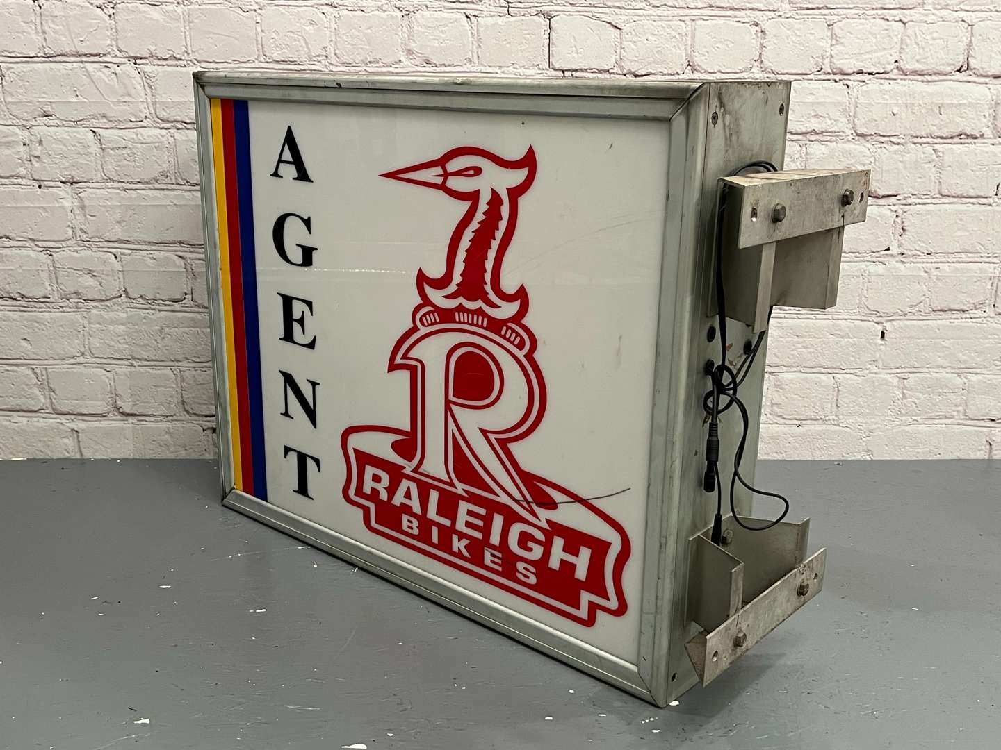 <p>Raleigh Bike Agent Wall Hanging Illuminated Sign</p>