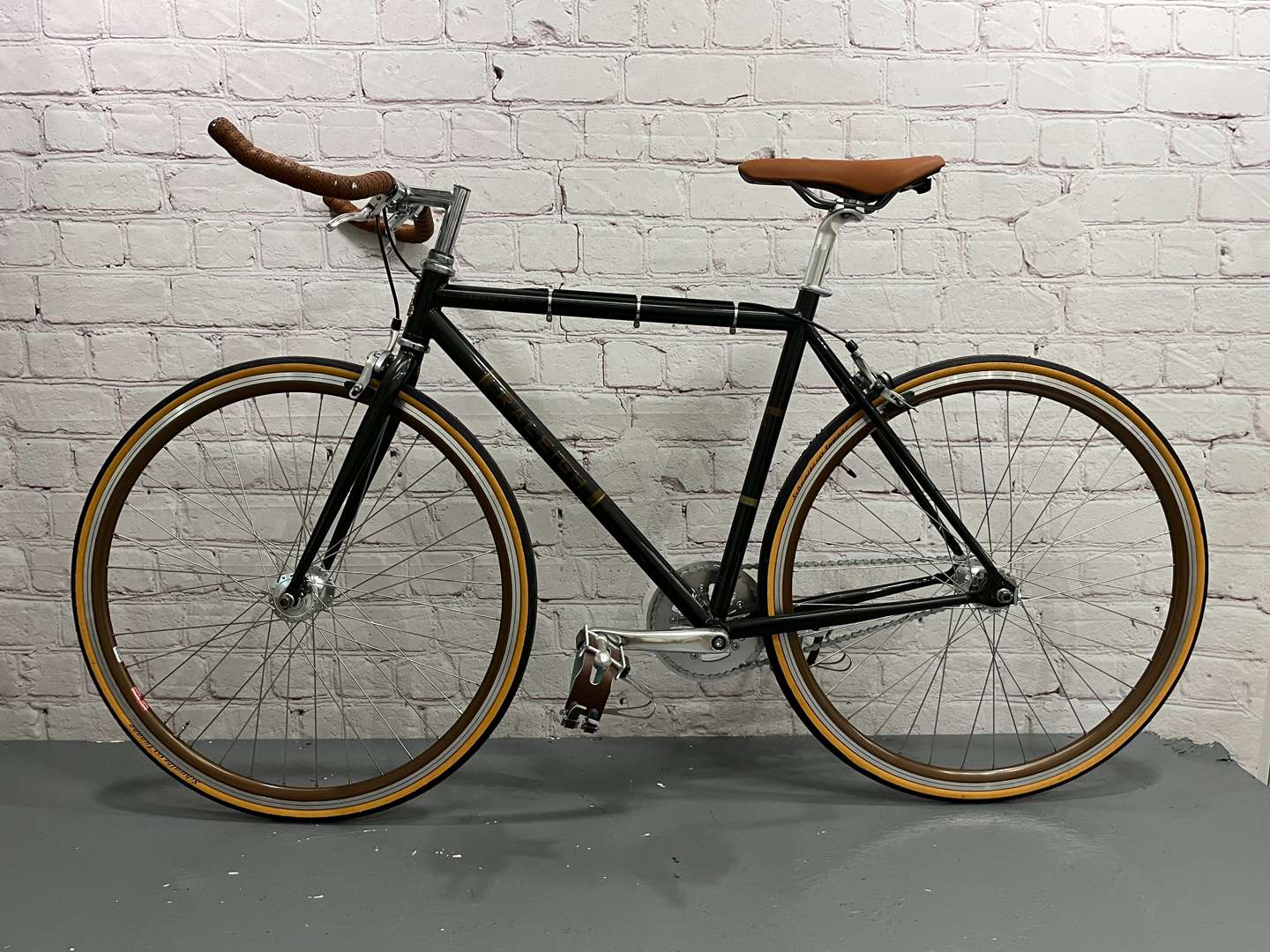 <p>Raleigh “Propaganda” Single Speed Hybrid Bike</p>