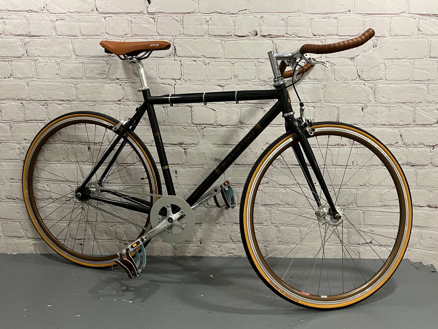 <p>Raleigh “Propaganda” Single Speed Hybrid Bike</p>
