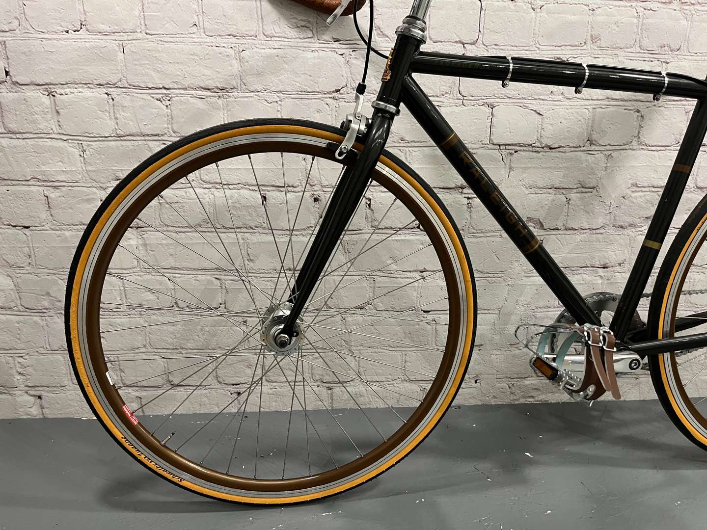 <p>Raleigh “Propaganda” Single Speed Hybrid Bike</p>