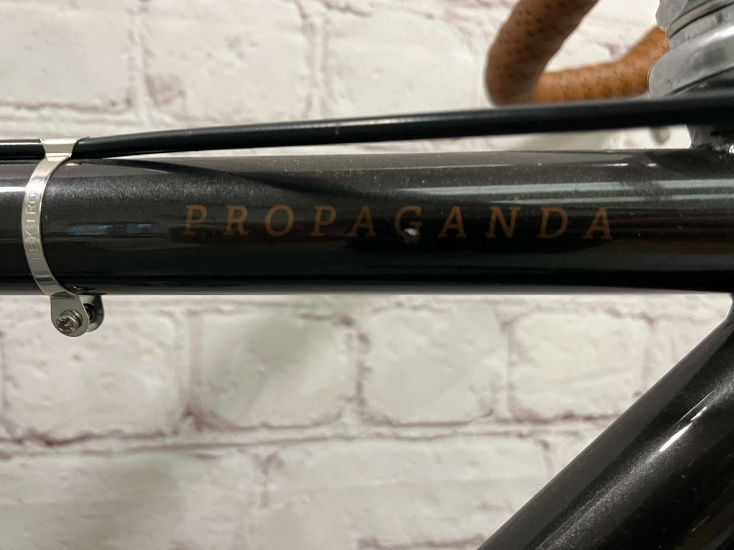 <p>Raleigh “Propaganda” Single Speed Hybrid Bike</p>