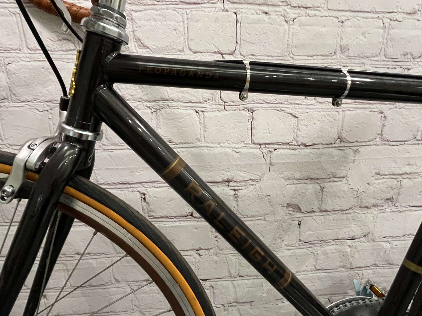 <p>Raleigh “Propaganda” Single Speed Hybrid Bike</p>