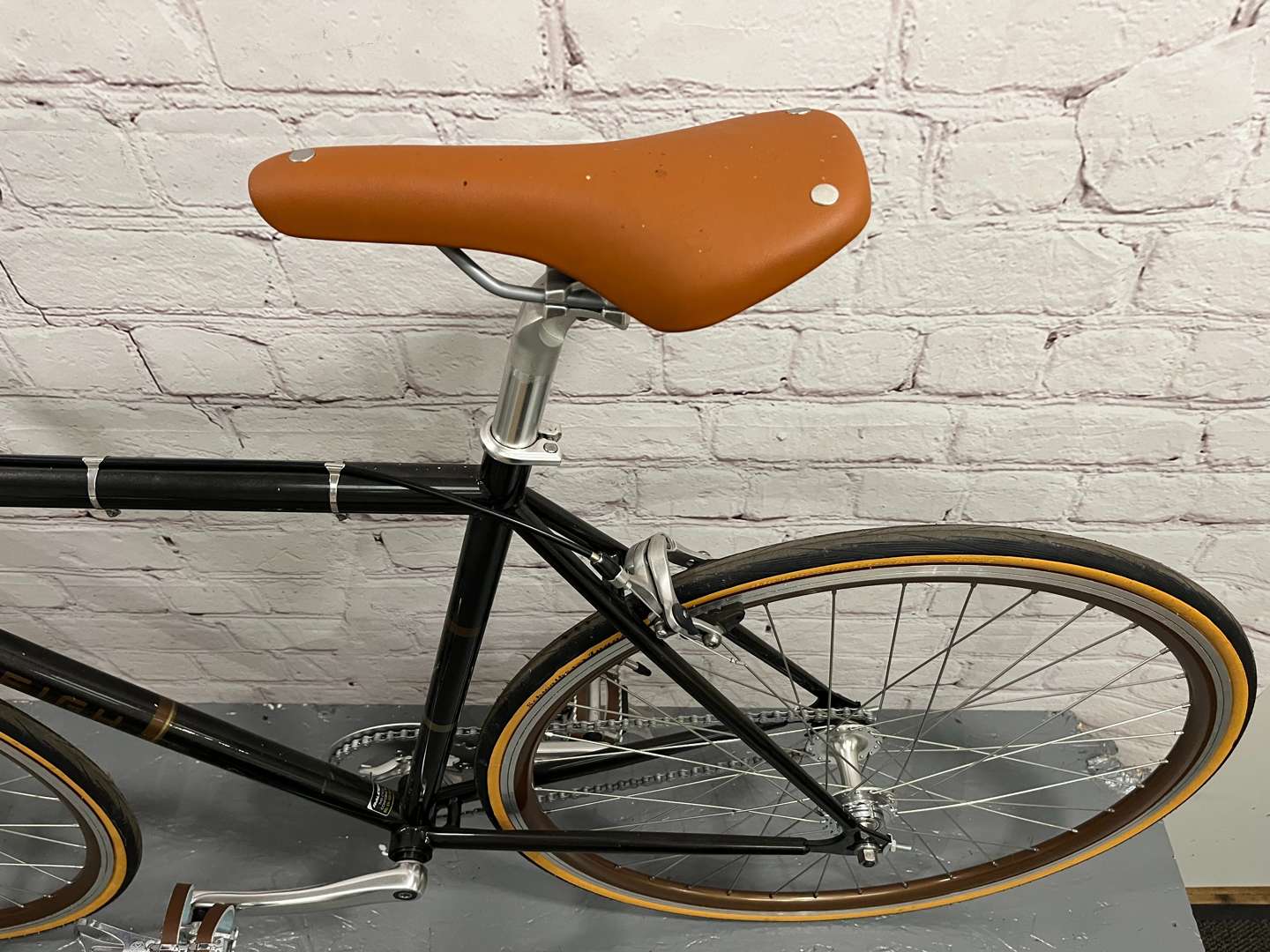 <p>Raleigh “Propaganda” Single Speed Hybrid Bike</p>