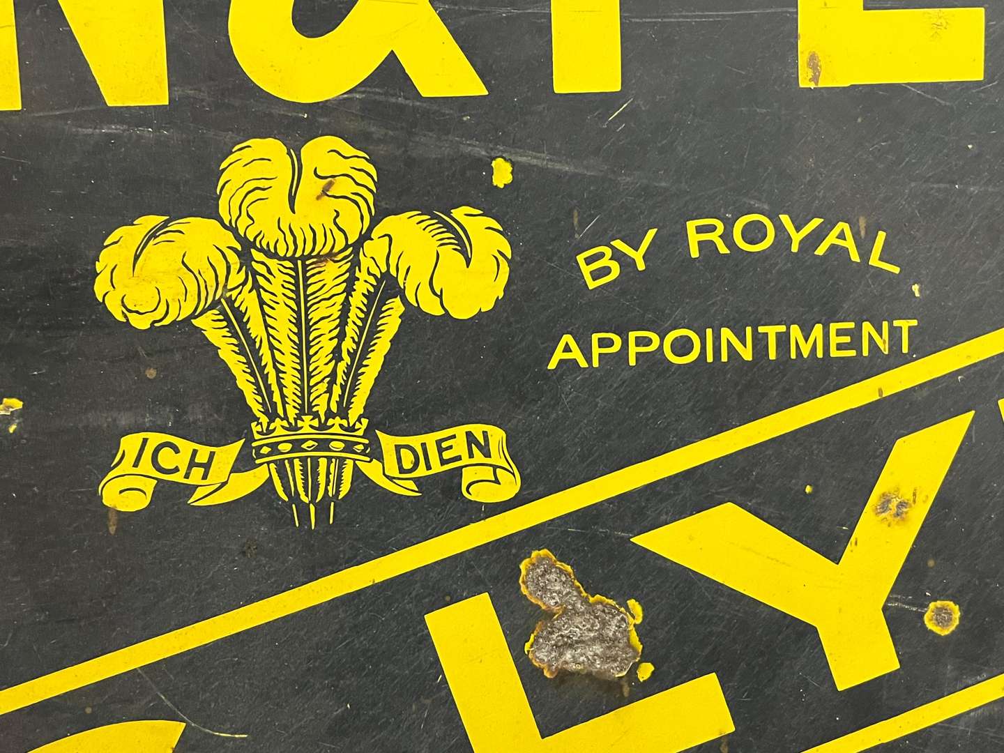 <p>Jermyn & Perry of Kings Lynn By Royal Appointment Enamel Sign&nbsp;</p>