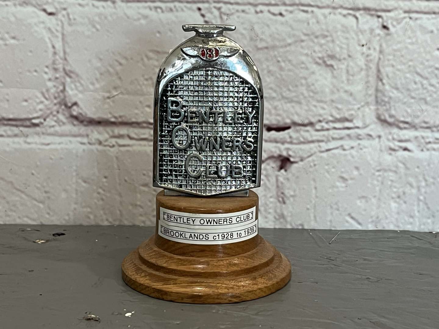 <p>Bentley Owners Club Mounted Car Badge</p>