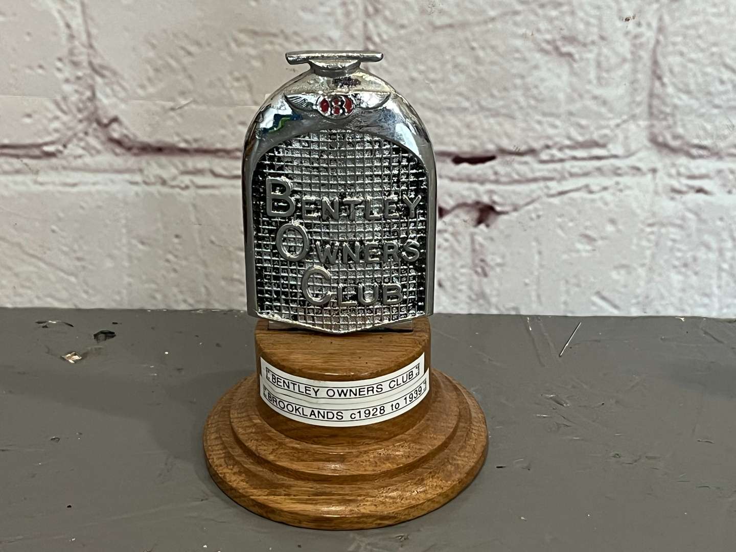 <p>Bentley Owners Club Mounted Car Badge</p>