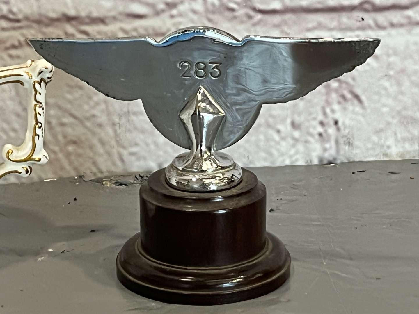 <p>Derby District Motor Club Mascot, Badge and Crown Derby Two Handled Mug (3)</p>