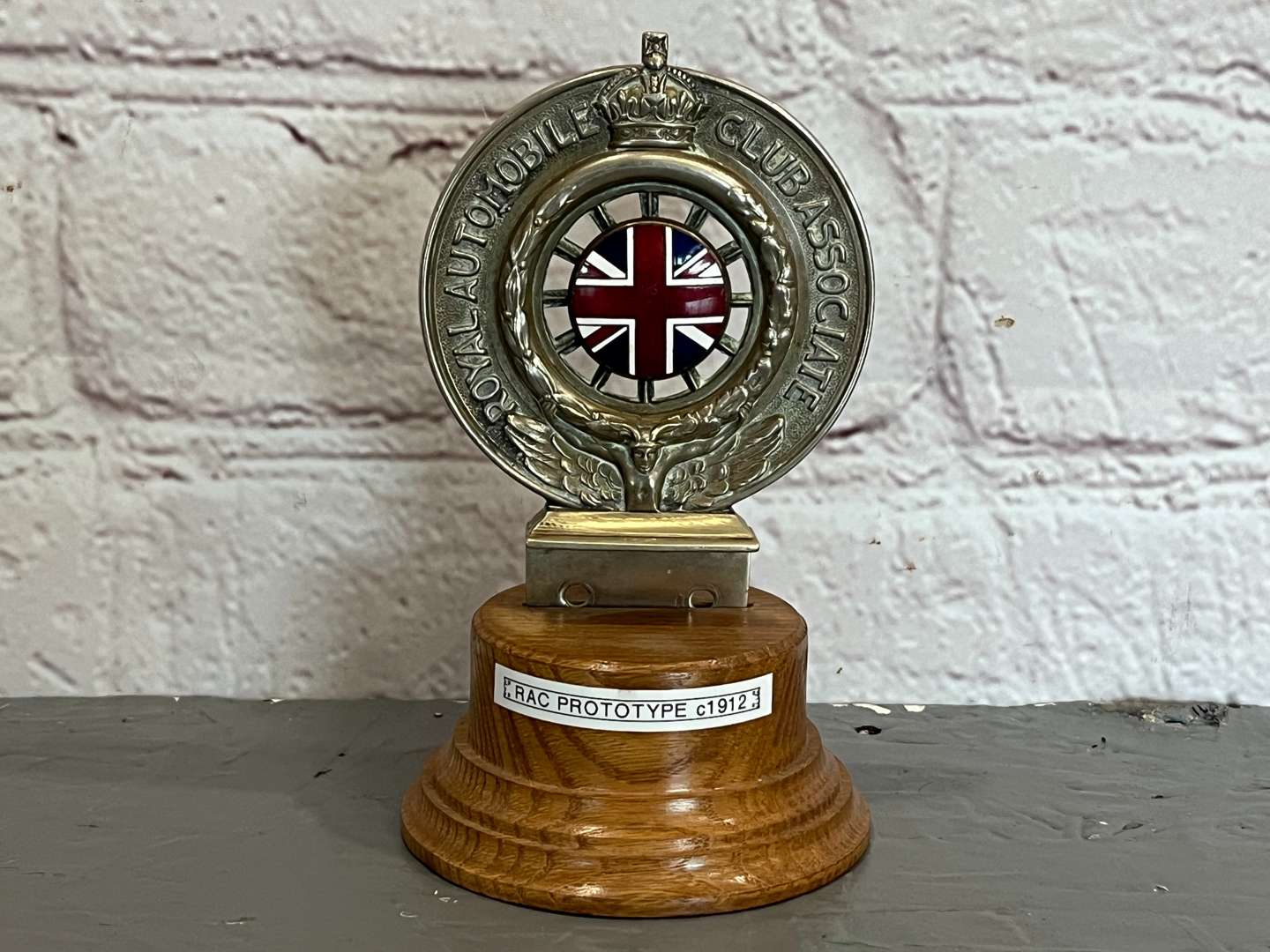 <p>Early Mounted RAC Car Badge</p>