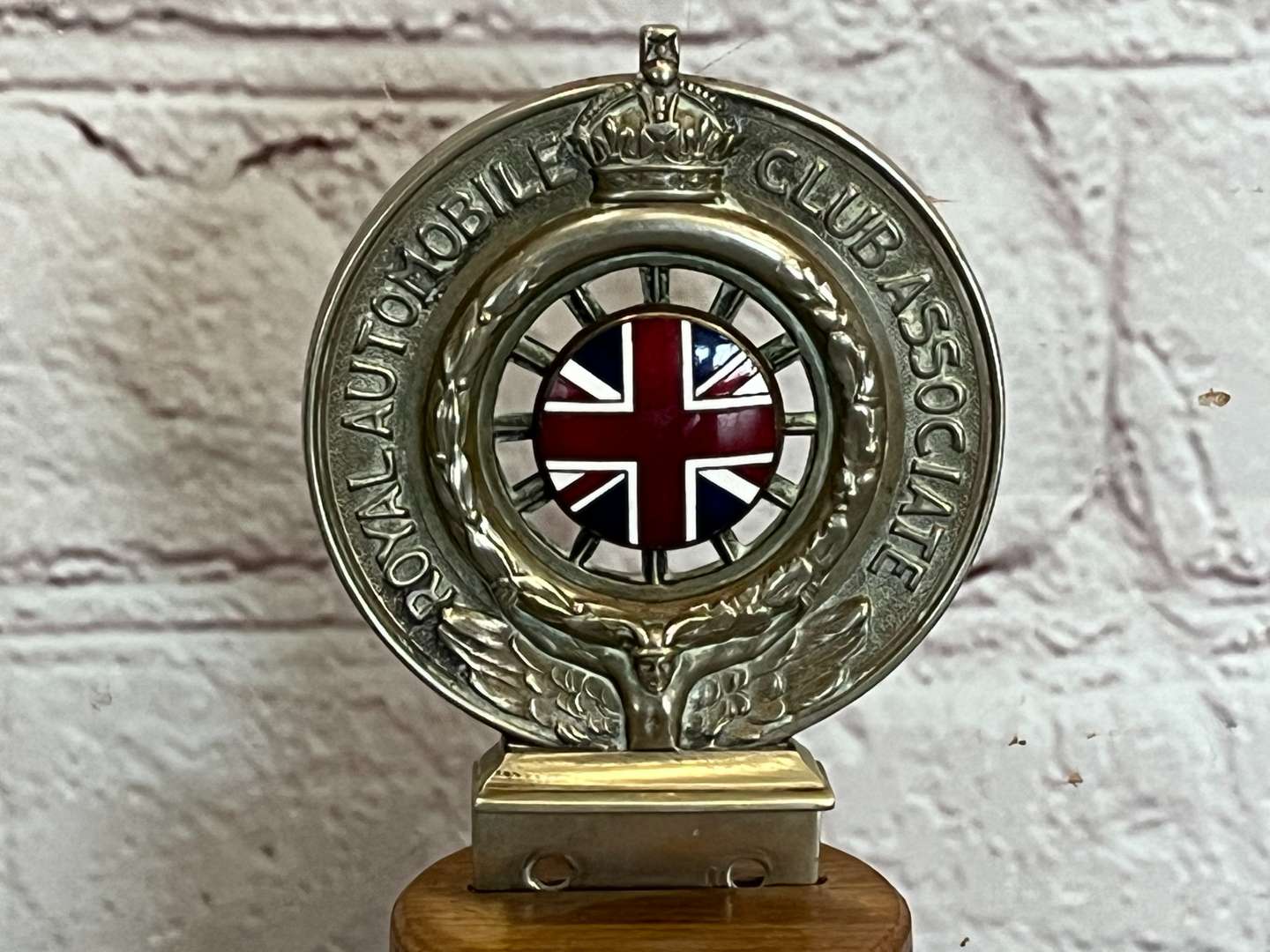 <p>Early Mounted RAC Car Badge</p>