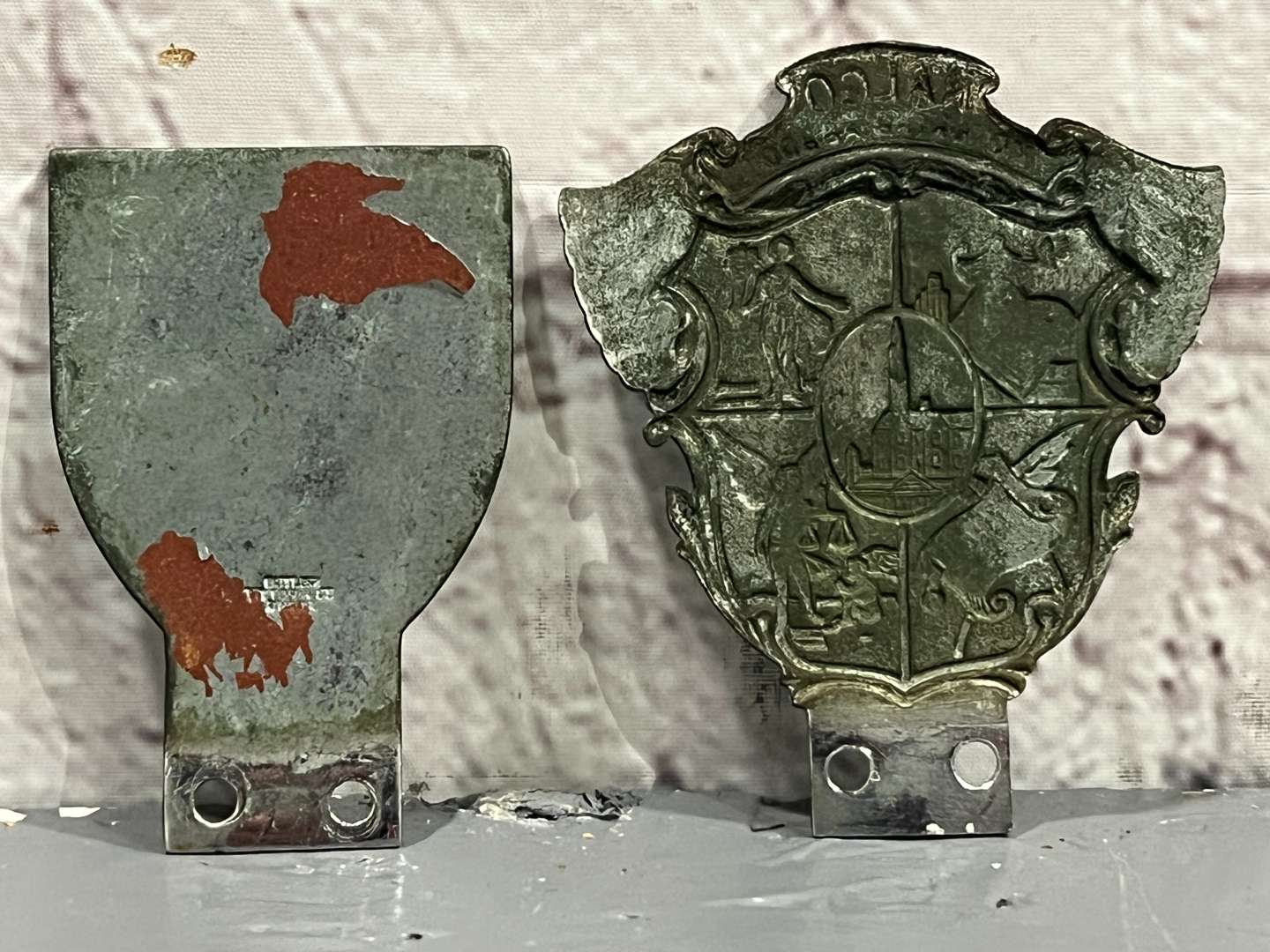 <p>Nalgo Motoring Association Enamel Badge and Mallroy Park Motor Club Badge (2)</p>