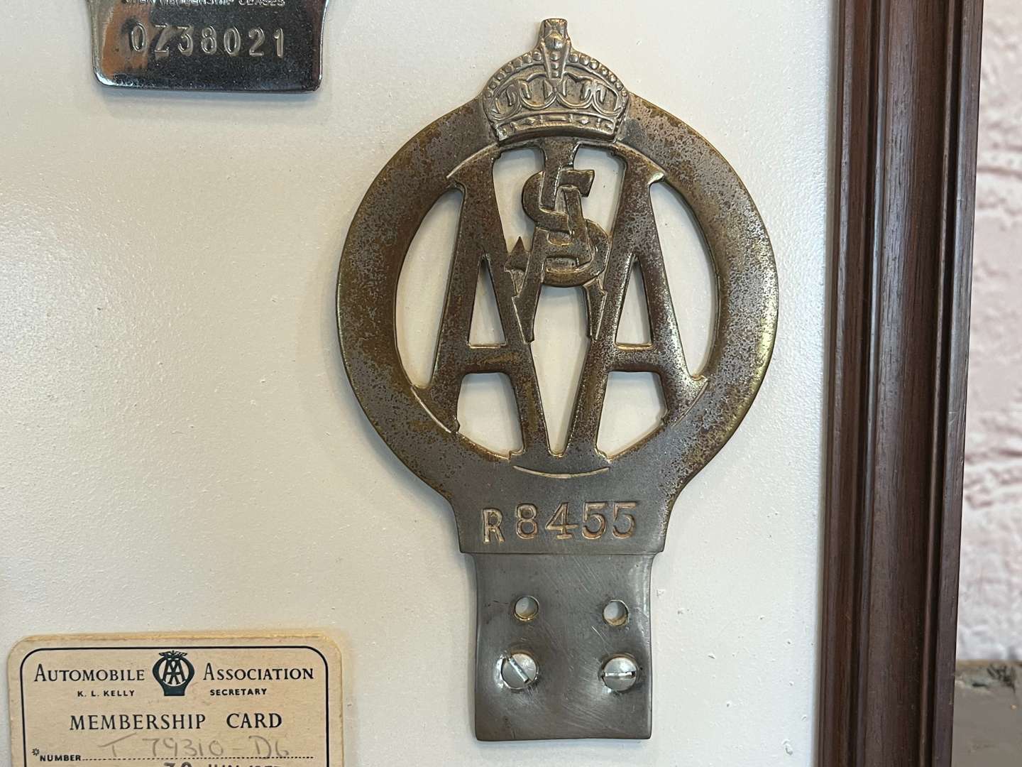 <p>Sixteen Framed Classic Car Badges&nbsp;</p>