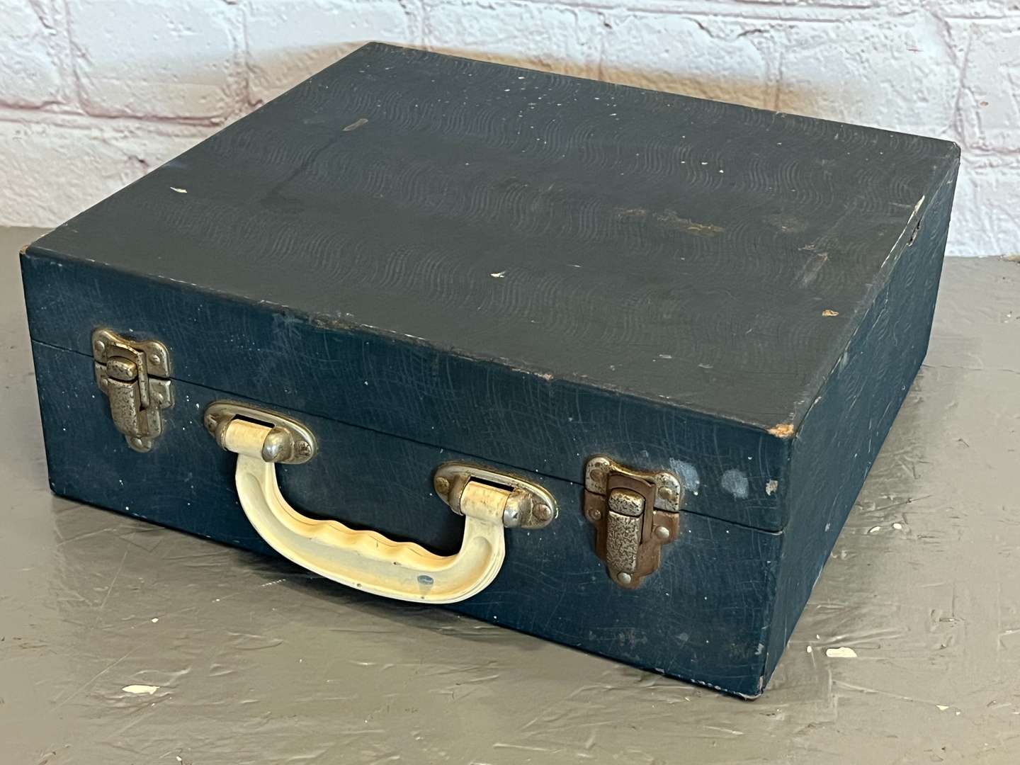 <p>Small Cased Four Person Brexton Picnic Hamper</p>