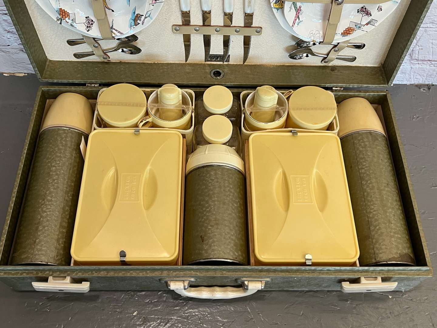 <p>Cased Four Person Brexton Picnic Hamper</p>