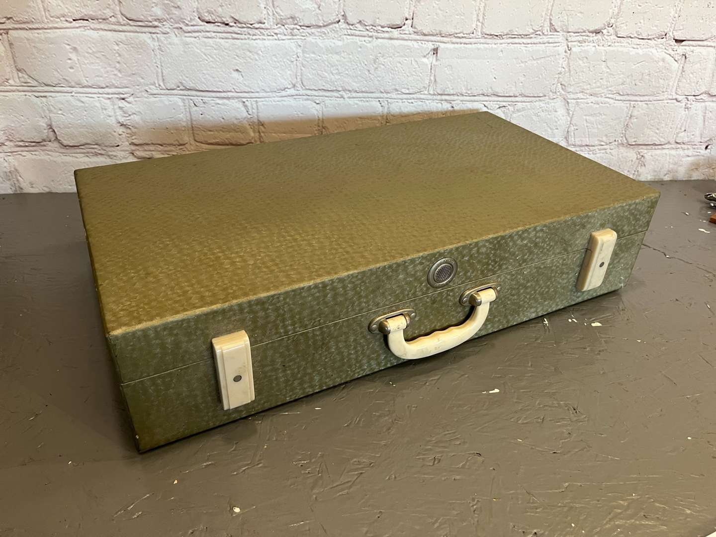 <p>Cased Four Person Brexton Picnic Hamper</p>