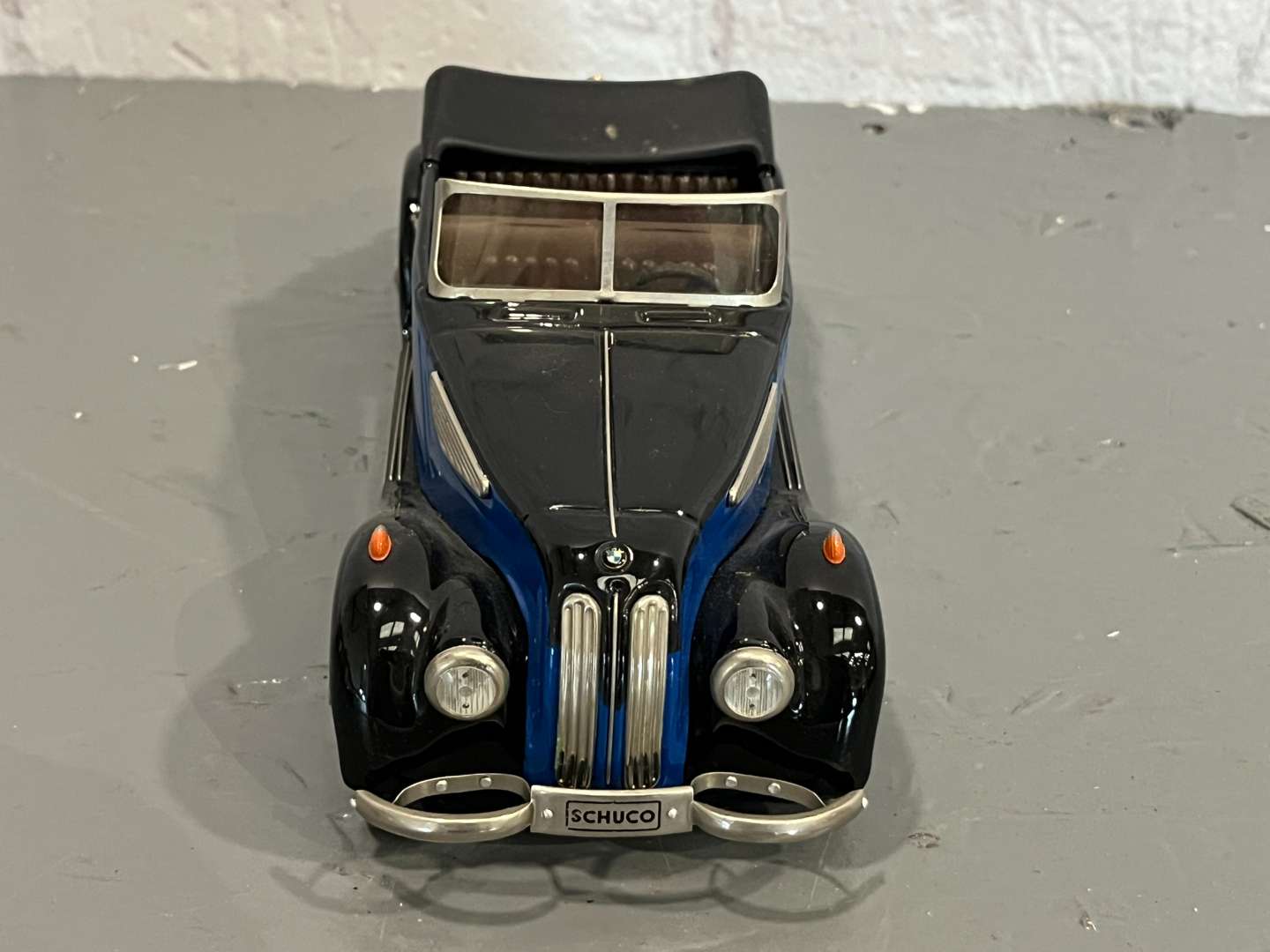 <p>Schuco BMW 327 Clockwork Tin Plate Car and Key&nbsp;</p>