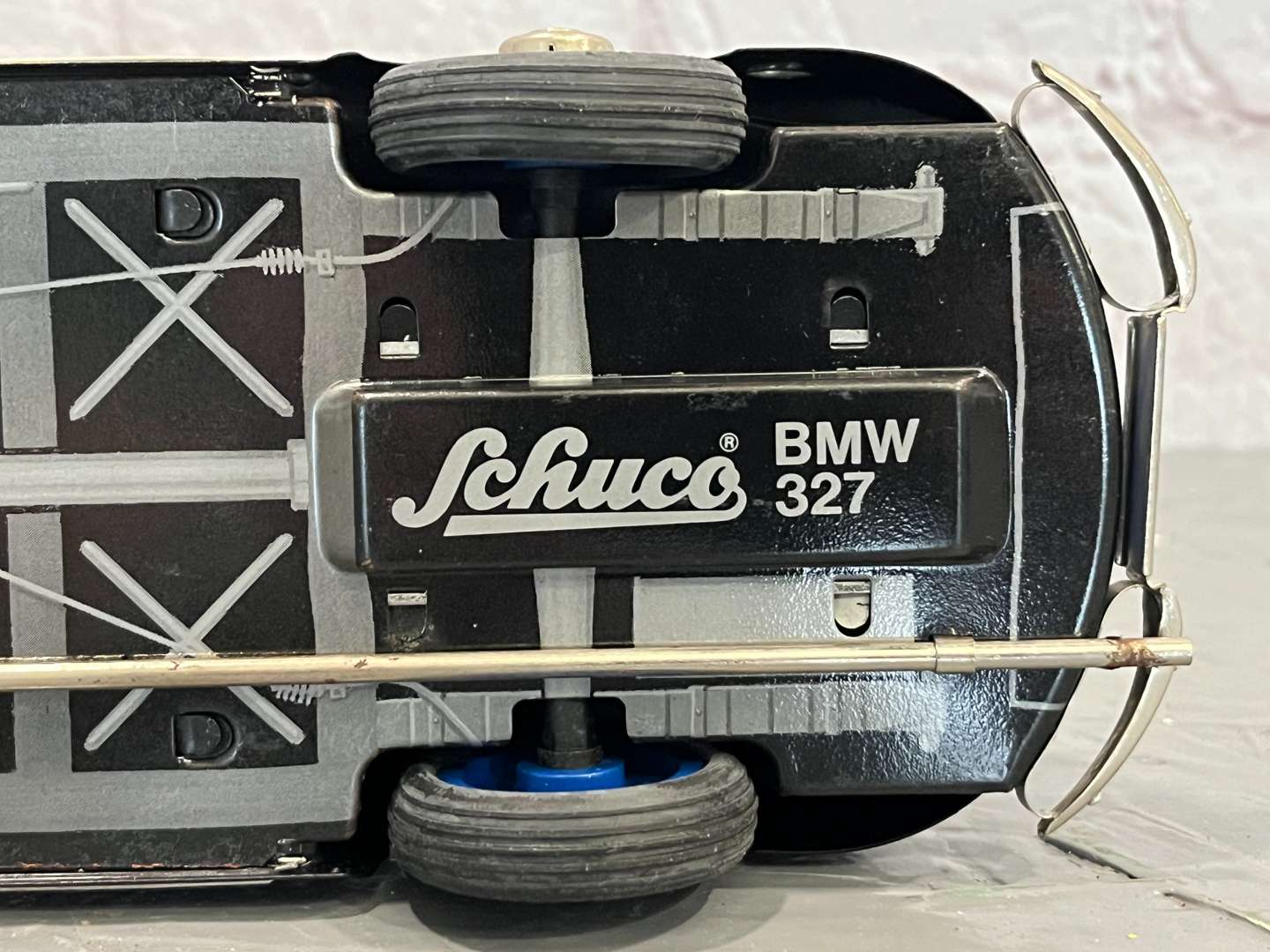 <p>Schuco BMW 327 Clockwork Tin Plate Car and Key&nbsp;</p>