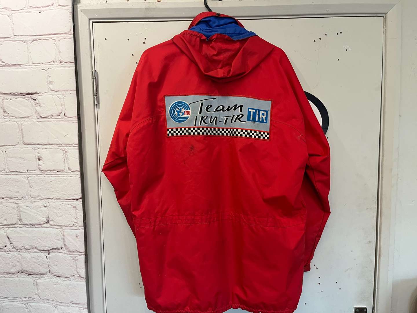 <p>Mercedes Benz Team IRU - TIR Steve Parish #6 Signed Jacket</p>