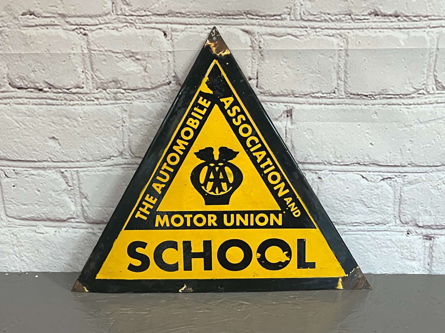 <p>AA School Motor Union Triangular Sign&nbsp;</p>