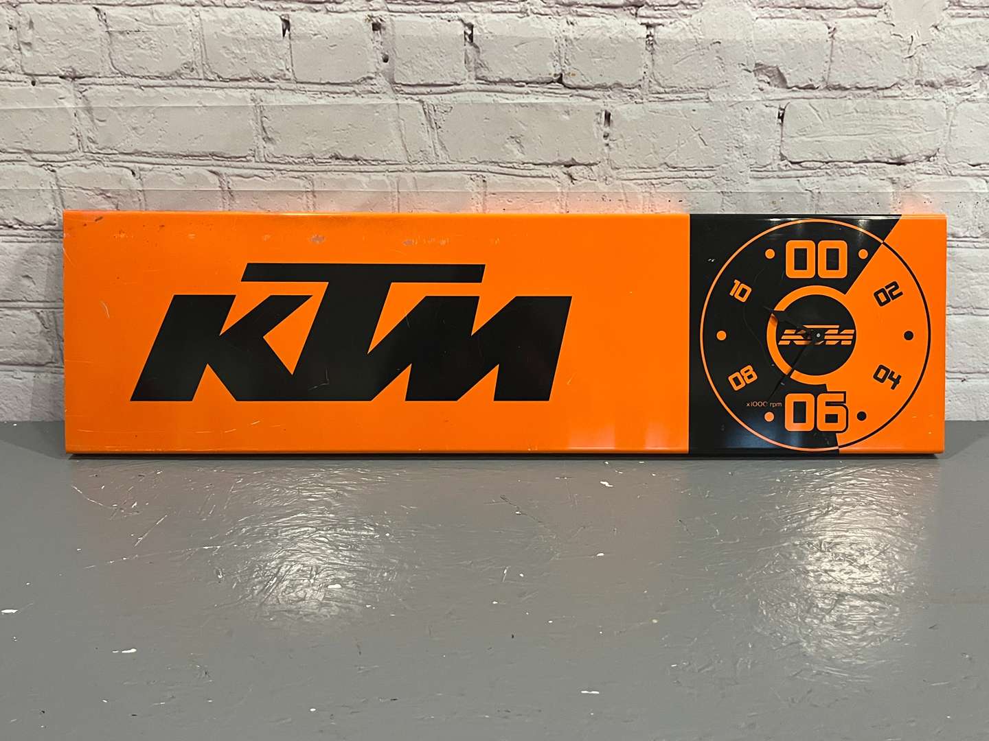 <p>KTM Perspex Showroom Clock</p>