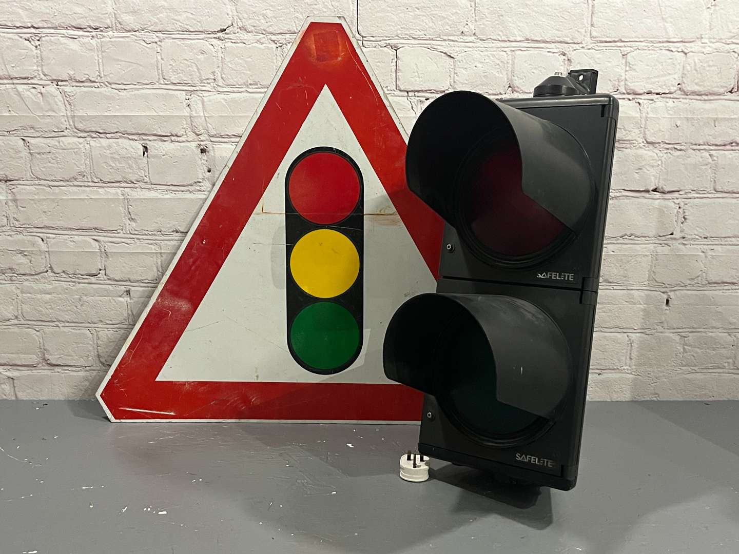<p>Set of Traffic Lights and Road Sign (2)</p>