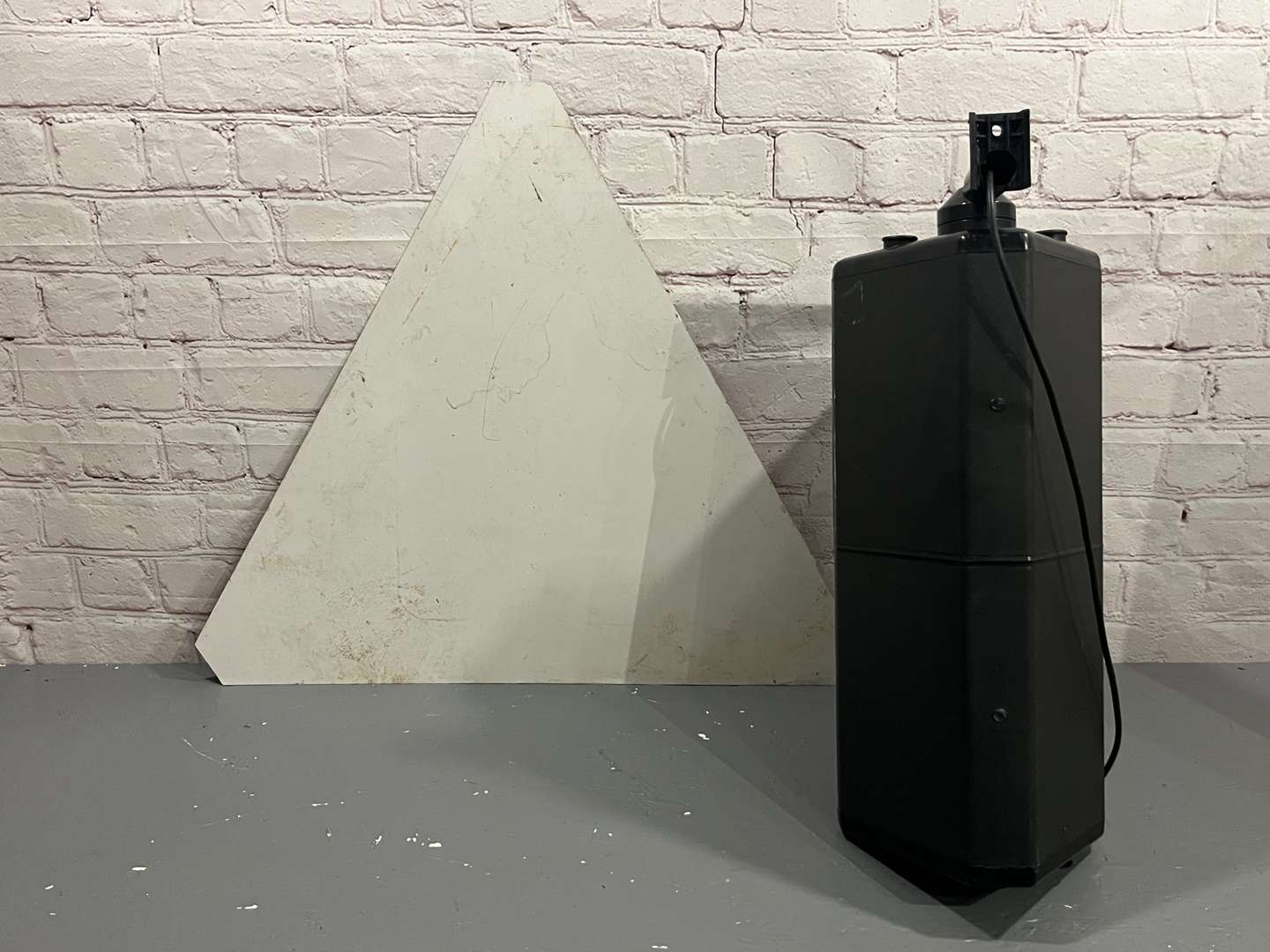 <p>Set of Traffic Lights and Road Sign (2)</p>