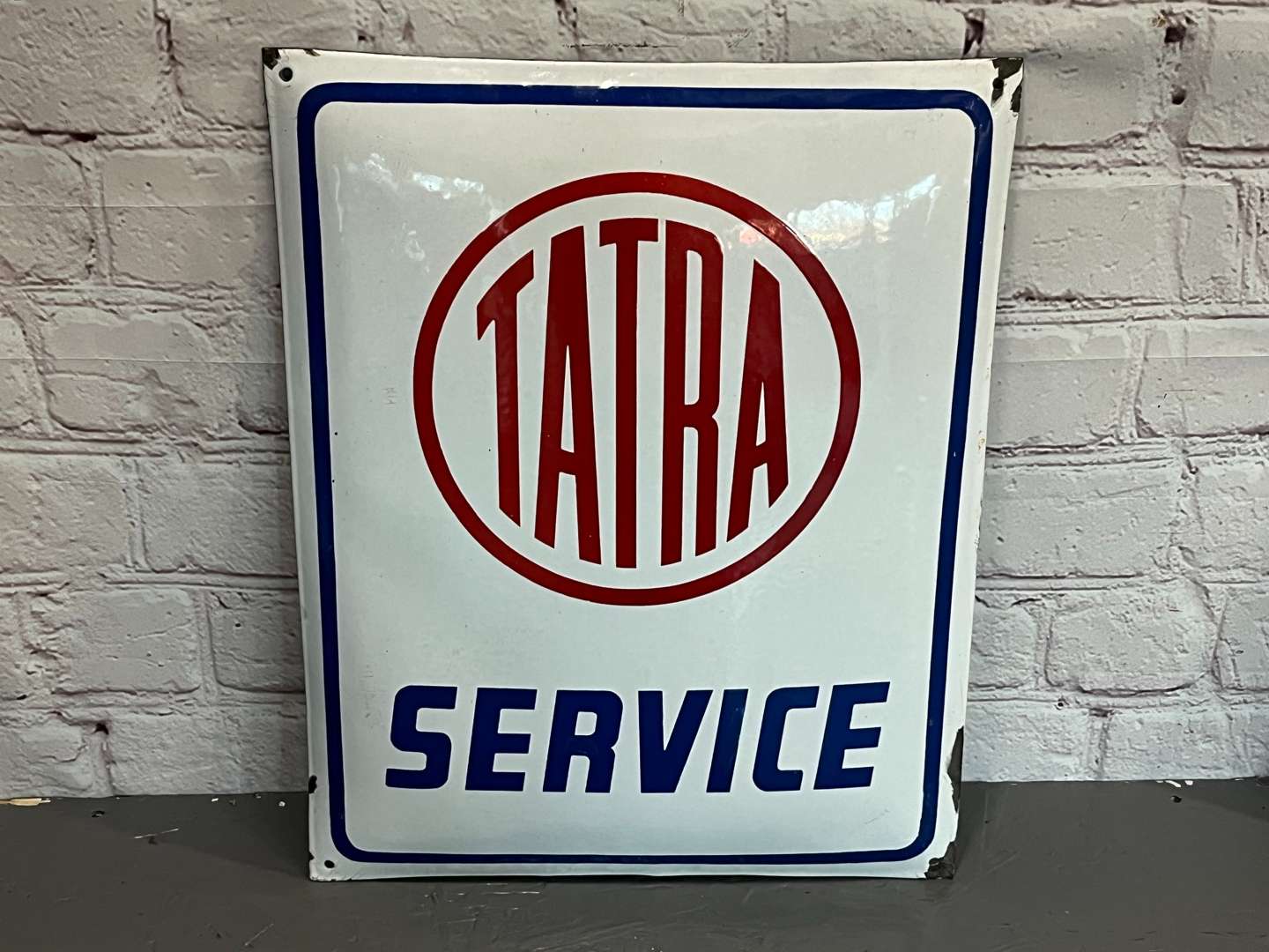<p>Tatra Service Enamel Sign&nbsp;</p>