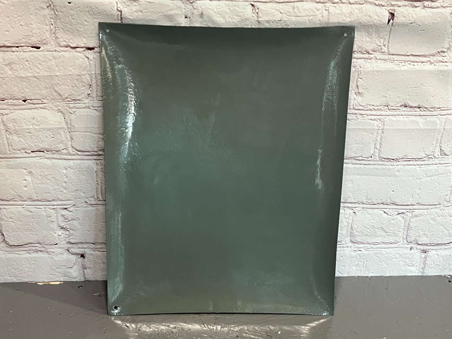 <p>Tatra Service Enamel Sign&nbsp;</p>