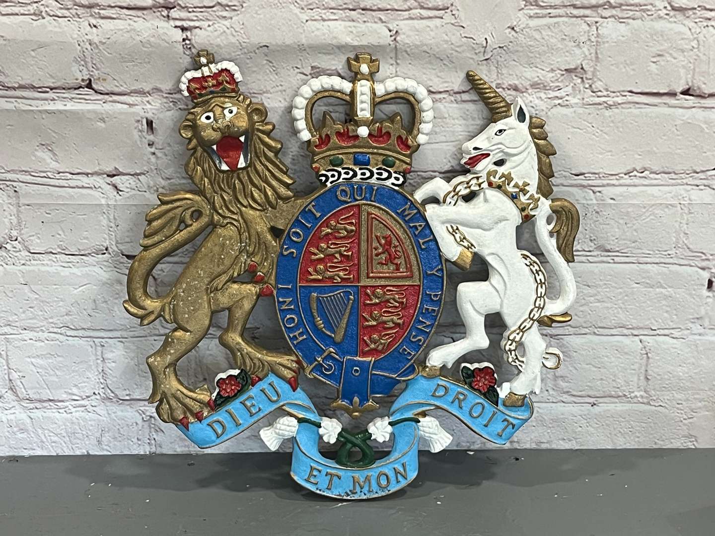 <p>Cast Aluminium Royal Coat Of Arms&nbsp;</p>