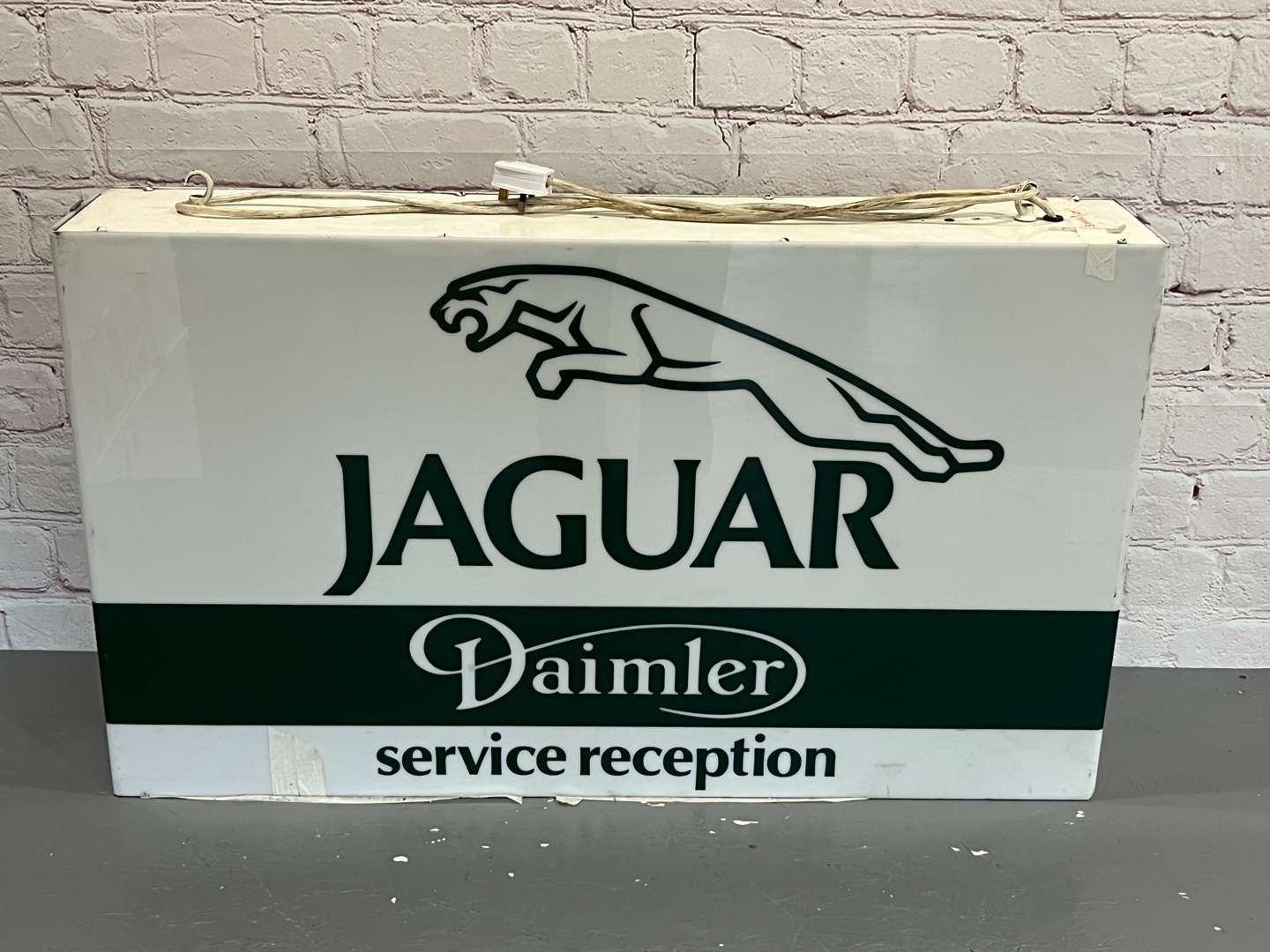 <p>Jaguar and Daimler Service Reception Illuminated Dealership Sign</p>