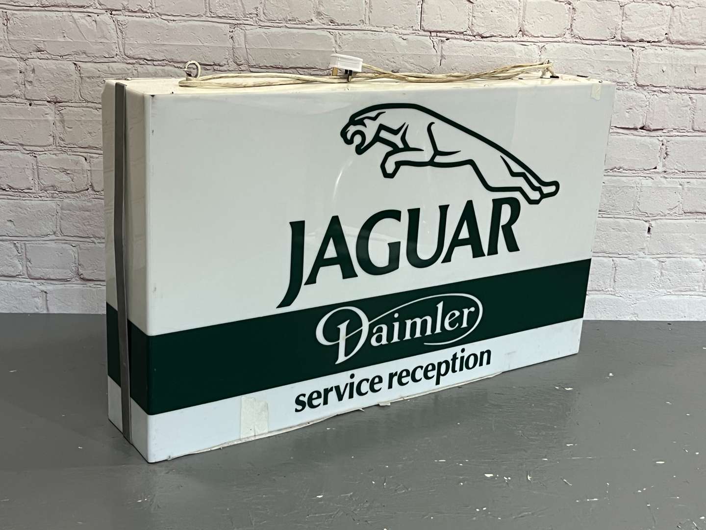 <p>Jaguar and Daimler Service Reception Illuminated Dealership Sign</p>