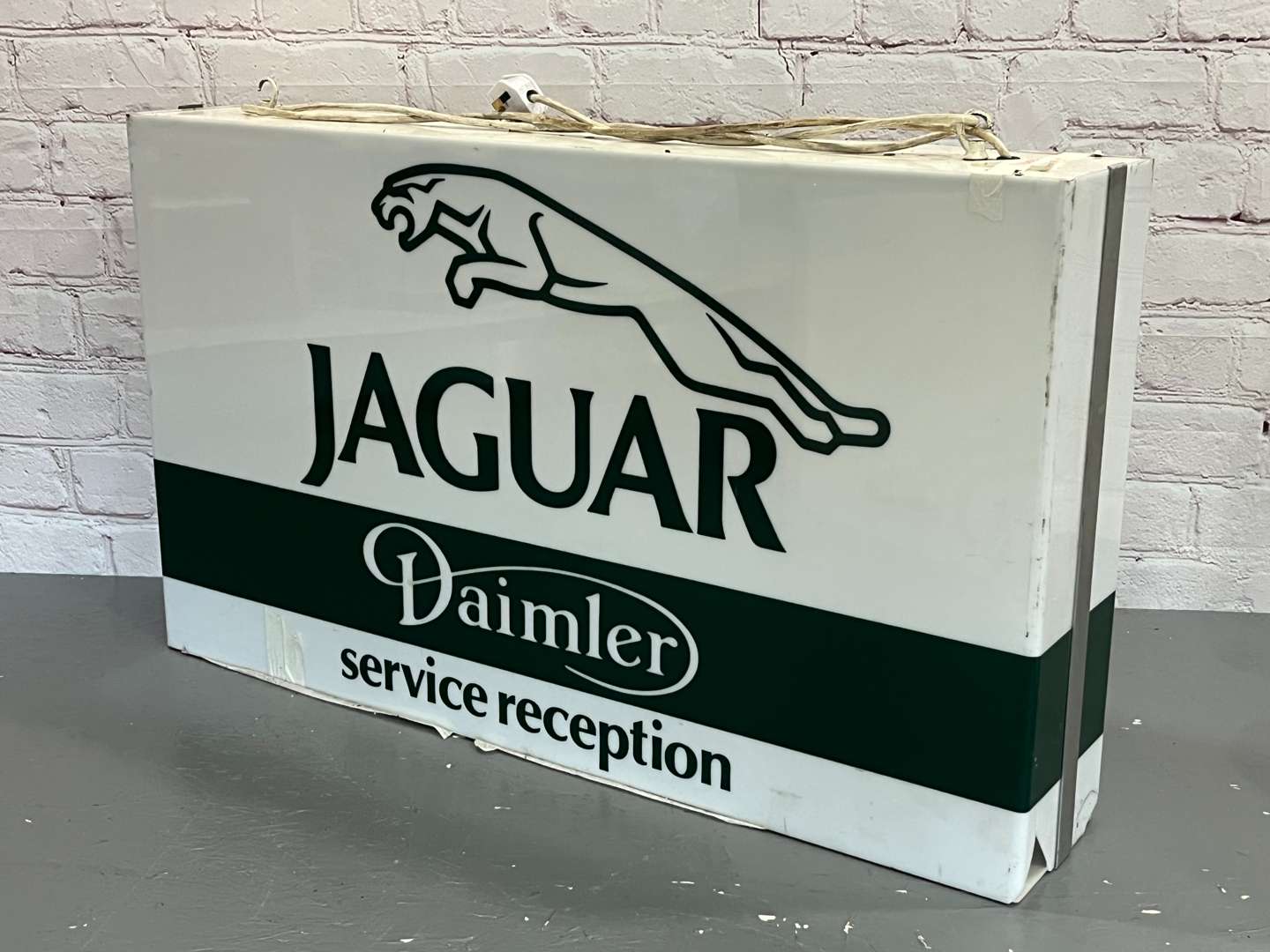<p>Jaguar and Daimler Service Reception Illuminated Dealership Sign</p>